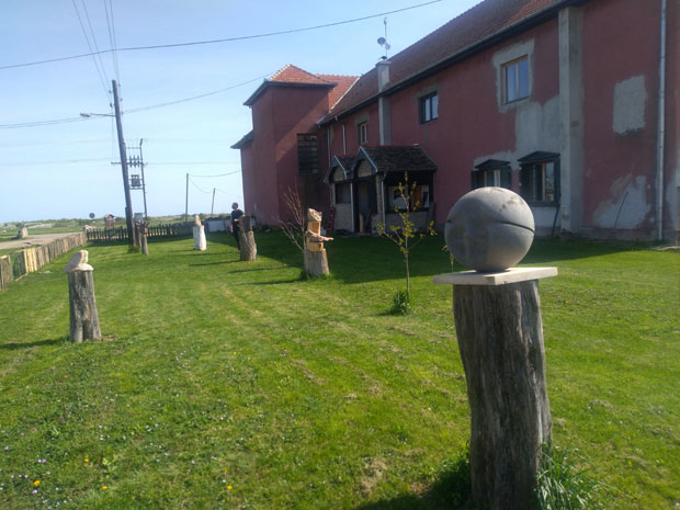 Цело село уметничко дело